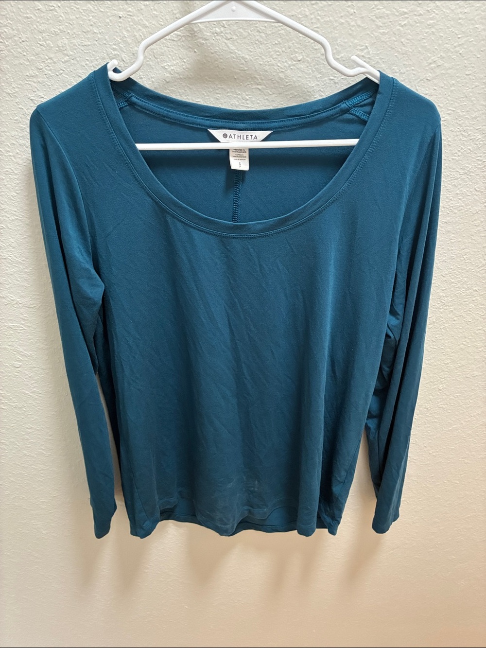 Athleta Stratus II Top Scoop Neck Long Sleeve